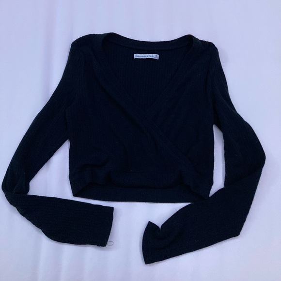 Abercombie & Fitch Black Ribbed Sweater V-Neck Long Sleeve Crop Top Size Medium - Picture 4 of 5